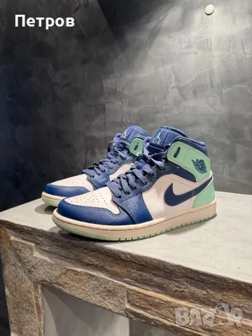 КАТО ЧИСТО НОВИ Jordan 1, 42 -  Blue Mint, снимка 4 - Ежедневни обувки - 49802139
