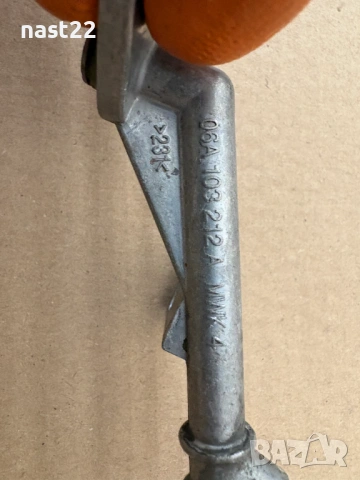 06A103212A тръба за охладителна течност Фолксваген Голф 5/Golf 5, снимка 2 - Части - 53478226