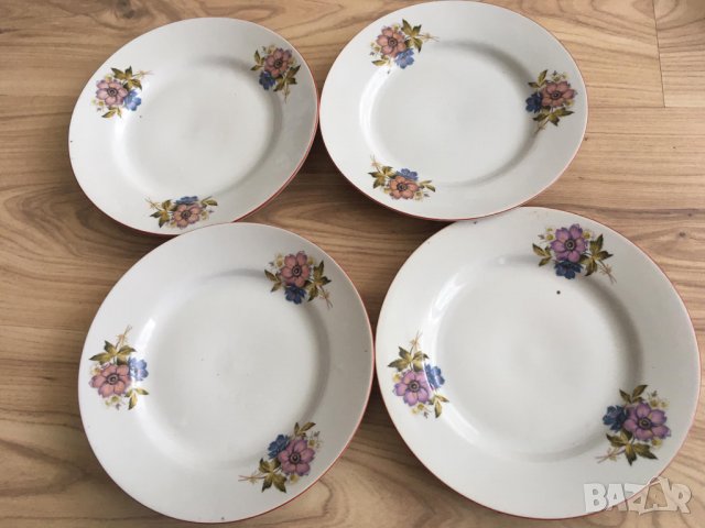 Комплект от 4 порцеланови чинии с декорация цветя