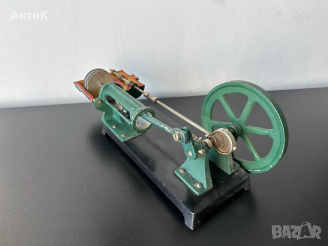 Соц Учебен Модел на Парен Двигател 1961г., снимка 2 - Антикварни и старинни предмети - 53154353