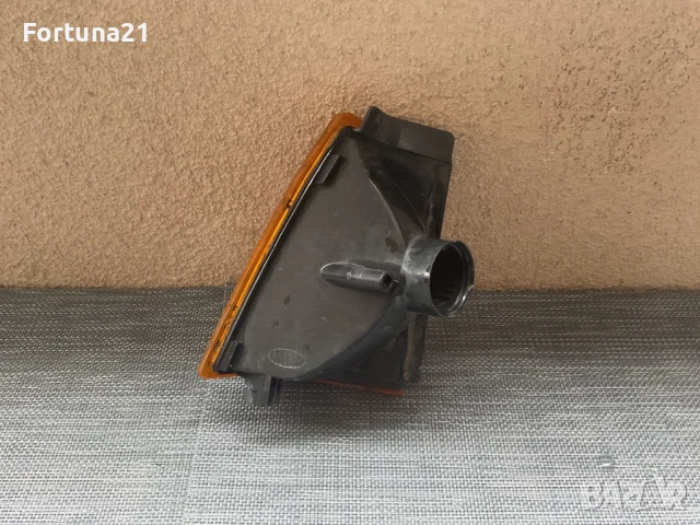 Volvo 340 / 360 - десен мигач, снимка 2 - Части - 53242284