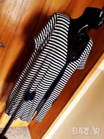 Синьо-бяла жилетка с къс ръкав и 1 копче на райе ХЛ+, снимка 2 - Жилетки - 32862454