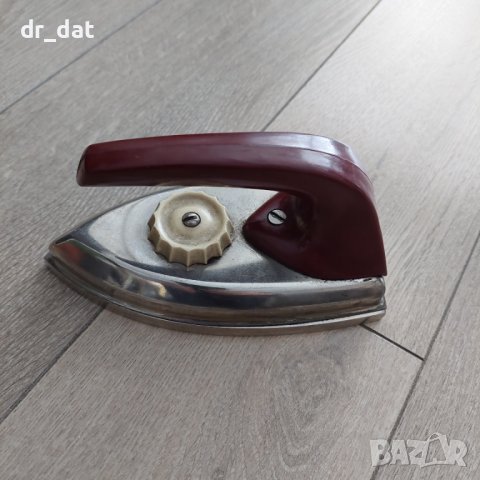 Малка стара ютия , снимка 1