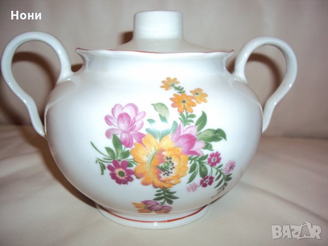 Стара порцеланова захарница с много рядка шарка. Колекционерска