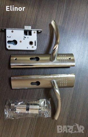 Комплект (брава,дръжки,патрон), снимка 1 - Интериорни врати - 35249709