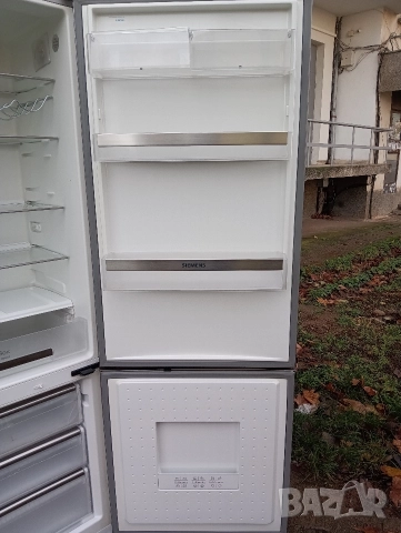 XXL иноксов комбиниран хладилник с фризер Сименс Siemens с две години гаранция!, снимка 2 - Хладилници - 52543974