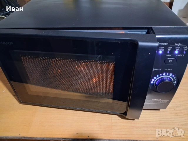 Микровълнова печка с грил работеща 