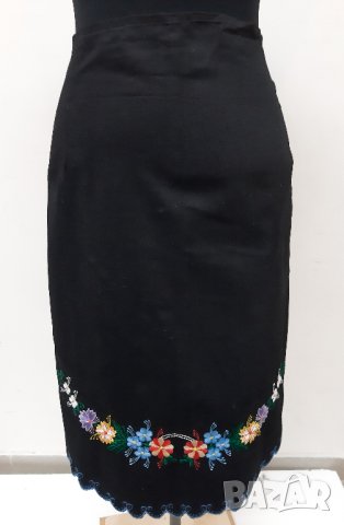 Стара бродирана черна престилка(16.3)