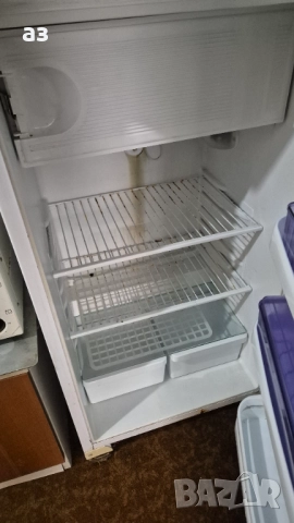 Малък хладилник с камера, снимка 2 - Хладилници - 51925177