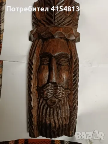Продавам старинна маска от масивно дърво (релефна)