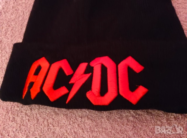 Зимна шапка AC/DC, снимка 2 - Шапки - 53124776