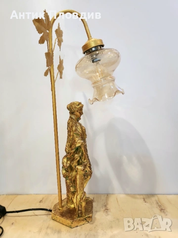 Декоративна настолна лампа с женска фигура, снимка 6 - Настолни лампи - 53108330