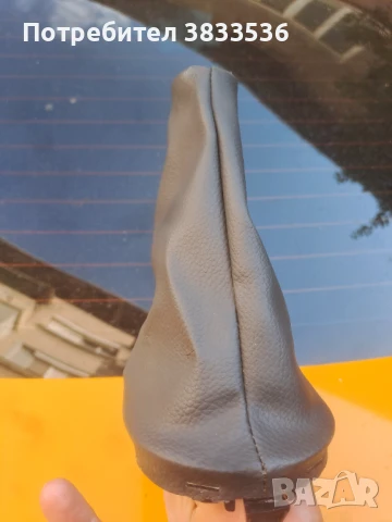 Оригинален сив маншон за скоросвен лост от Dacia Sandero 2005г. 