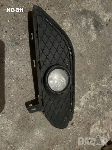 Халоген за Мерцедес в180 2013година