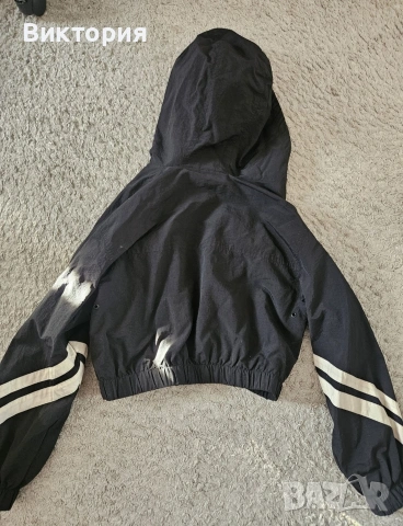 Тънко късо яке Bershka, снимка 2 - Якета - 53351880