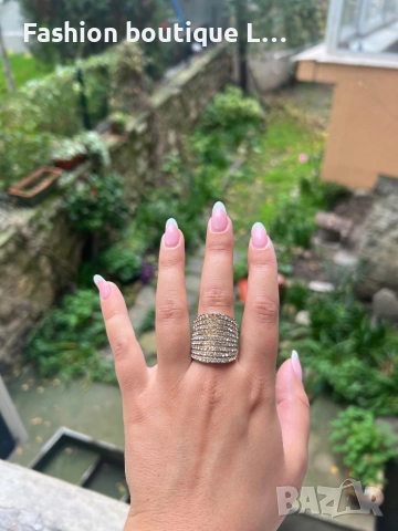 Голям златист пръстен с блестящи камъчета ❤️