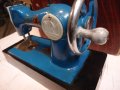 АНТИКВАРНА ИГРАЧКА-ШЕВНА МАШИНА, снимка 2