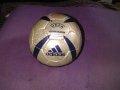 Малка топка нова не спада маркова на Адидас 2005г подписана от Христо Стоичков?, снимка 1 - Футбол - 40726001