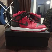 jordan 1 MID, снимка 4 - Маратонки - 43214151