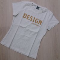 Бяла вталена тениска със златист и сребрист надпис, снимка 1 - Тениски - 28423122