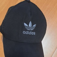 Adidas-Много Запазена , снимка 10 - Шапки - 36446242