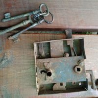 Стара брава с 3 ключа, снимка 9 - Антикварни и старинни предмети - 38053380