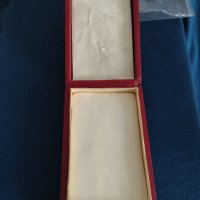 Оригинална кутия за Народен орден на труда златен от соца за колекция 22005, снимка 5 - Антикварни и старинни предмети - 37072236
