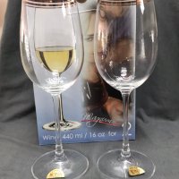 Сет от две чаши за вино от 440 мл - кристалекс със златен кант, снимка 1 - Чаши - 37262115