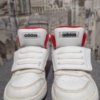 детски маратонки Adidas, номер 25 1/2, снимка 1 - Детски маратонки - 43501938