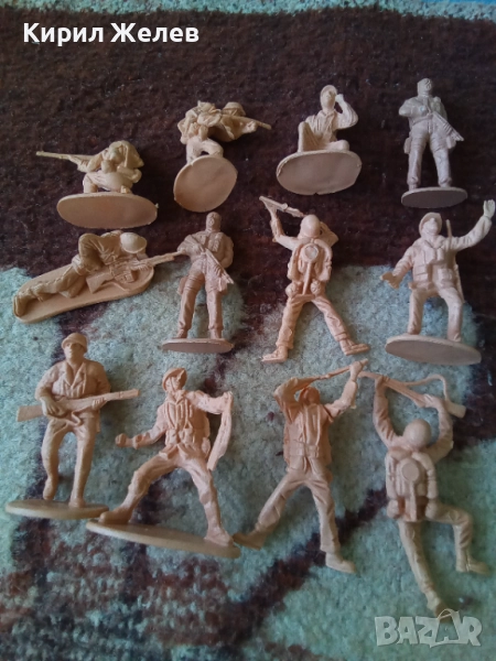 Войници пластмасови 12 броя 51735, снимка 1