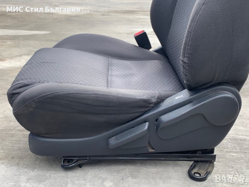 Предни седалки за тойота авенсис т25, снимка 1