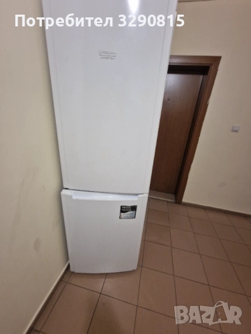 Хладилник със фризер Hotpoint Ariston в добро състояние