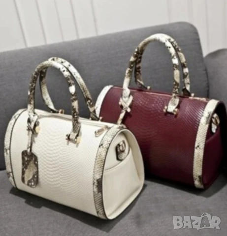 Дамска чанта с декорация от бяла змийска кожа