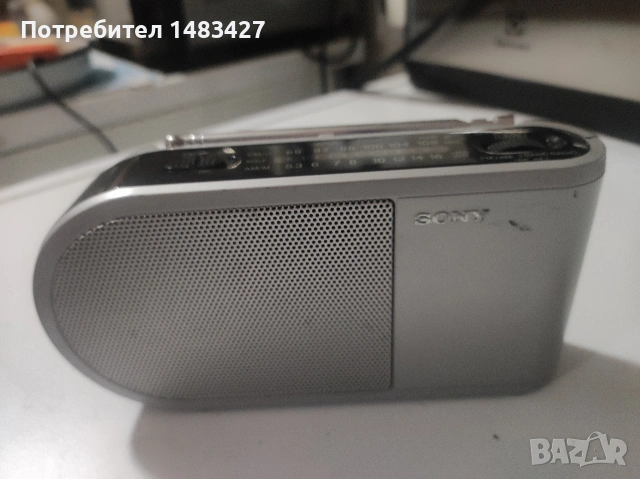 Портативно радио SONY.Работи прекрасно,само на батерии.Много запазено.
