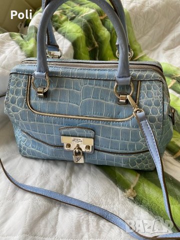 Оригинална чанта Guess в бебешко синьо, снимка 3 - Чанти - 28337657