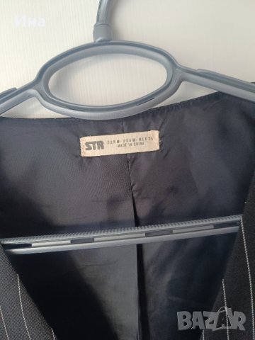 Класически модел елек черно/ бяло и червено райе Stradivarius и др., снимка 2 - Елеци - 43801487