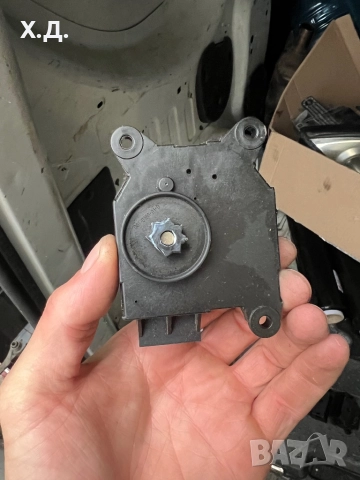 Моторчета клапи парно/климатик Рено Сценик 2004г , снимка 2 - Части - 51965174