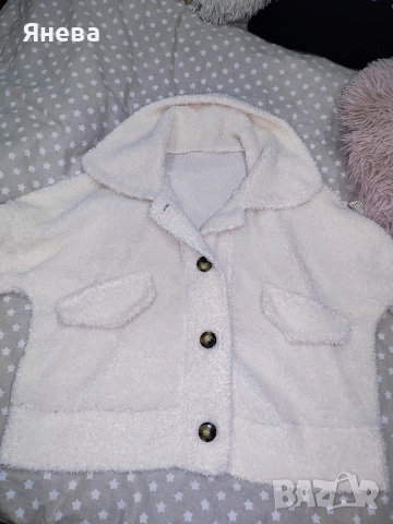 Бяло дамско палто