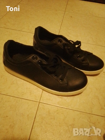 чисто нови гуменки куче марка 42 номер -чисто нови , снимка 2 - Маратонки - 53541847