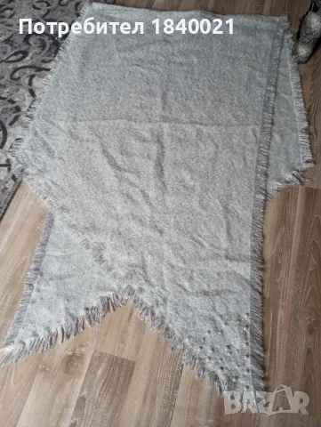 Голям шал със перлички