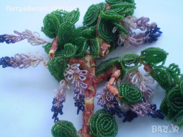 Декоративна украшение изработено ръчно от многоцветна  мъниста