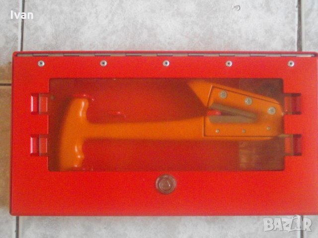 Масивно Аварийно Чукче За Прерязване Колани и Счупване Стъкла-В Кутия-Лукс, снимка 2 - Други инструменти - 33584950