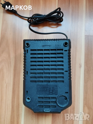 Зарядно устройство Bosch AL 1860 CV, снимка 2 - Друга електроника - 52922989