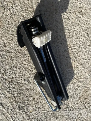 оригинален крик за мерцедес е класа W211 E CLASS , снимка 2 - Части - 47581810