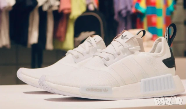 Adidas NMD R1 ‘White Black’ номер 45 ,5-46 оригинални маратонки , снимка 4 - Маратонки - 50713967