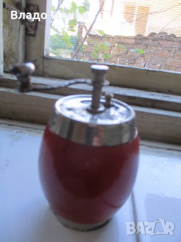 Мелничка за черен пипер винтидж от 60-те години работеща