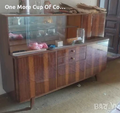 Старинен шкаф в много добро състояние.