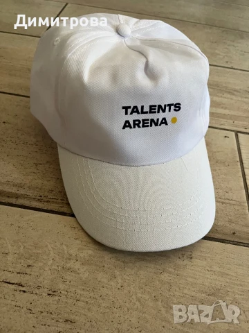 Нова шапка с козирка 