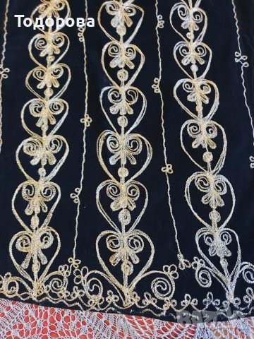 Старинен сукман от кадифе със сърма, снимка 2 - Антикварни и старинни предмети - 43595336