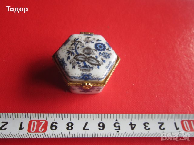 Страхотна порцеланова кутийка за хапчета бижута 